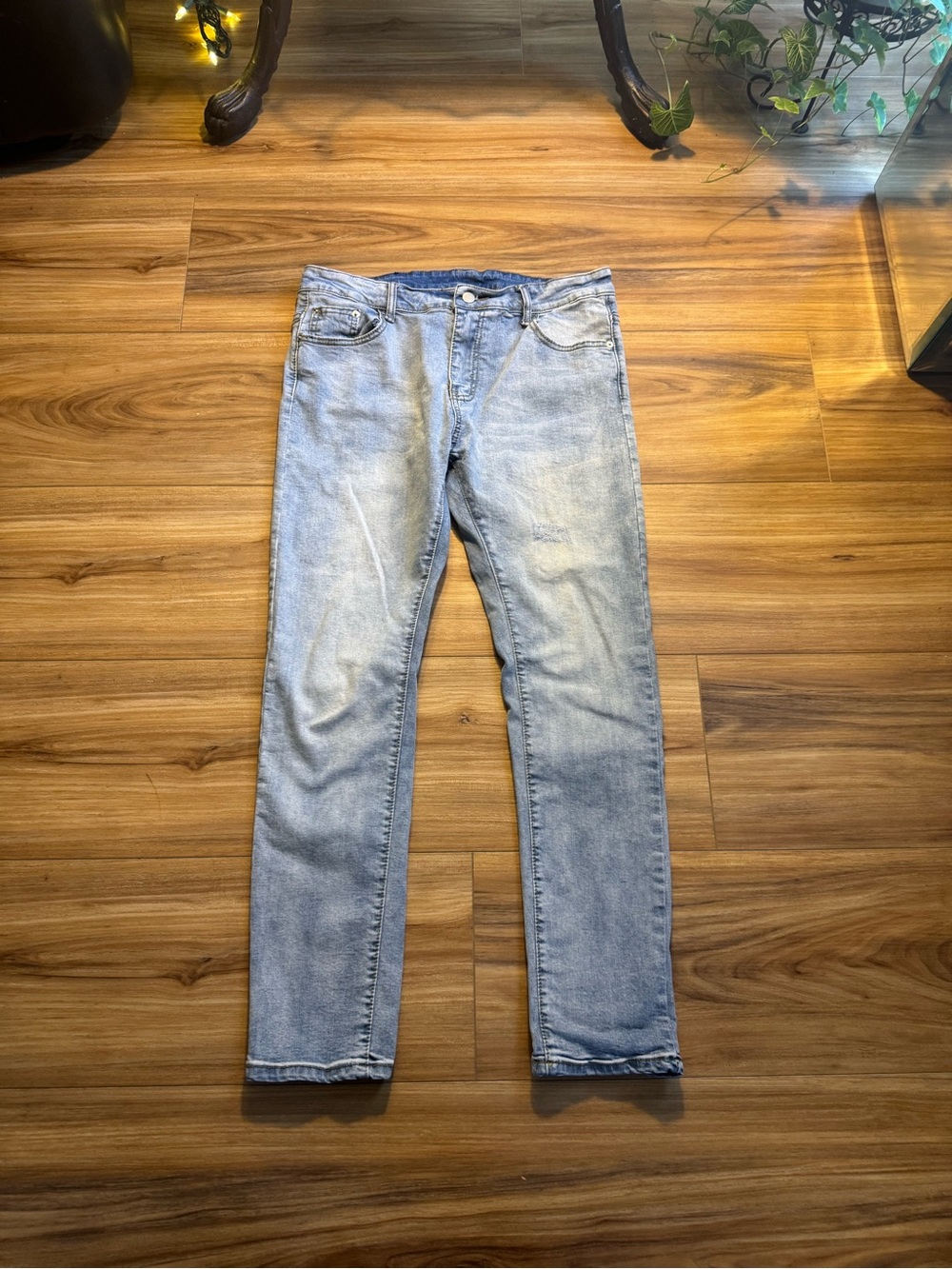 Men's Slim Straight Light Wash Jeans